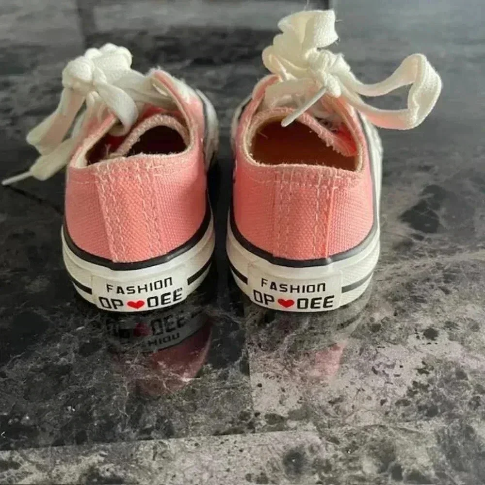 Toddler Kid Canvas Sneaker Size 6 Pink in White